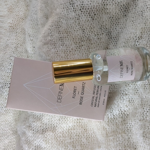 DefineMe Floret - Rose Quartz Crystal Infused Perfume Mist, 28ml/0.95fl oz - Picture 2 of 13